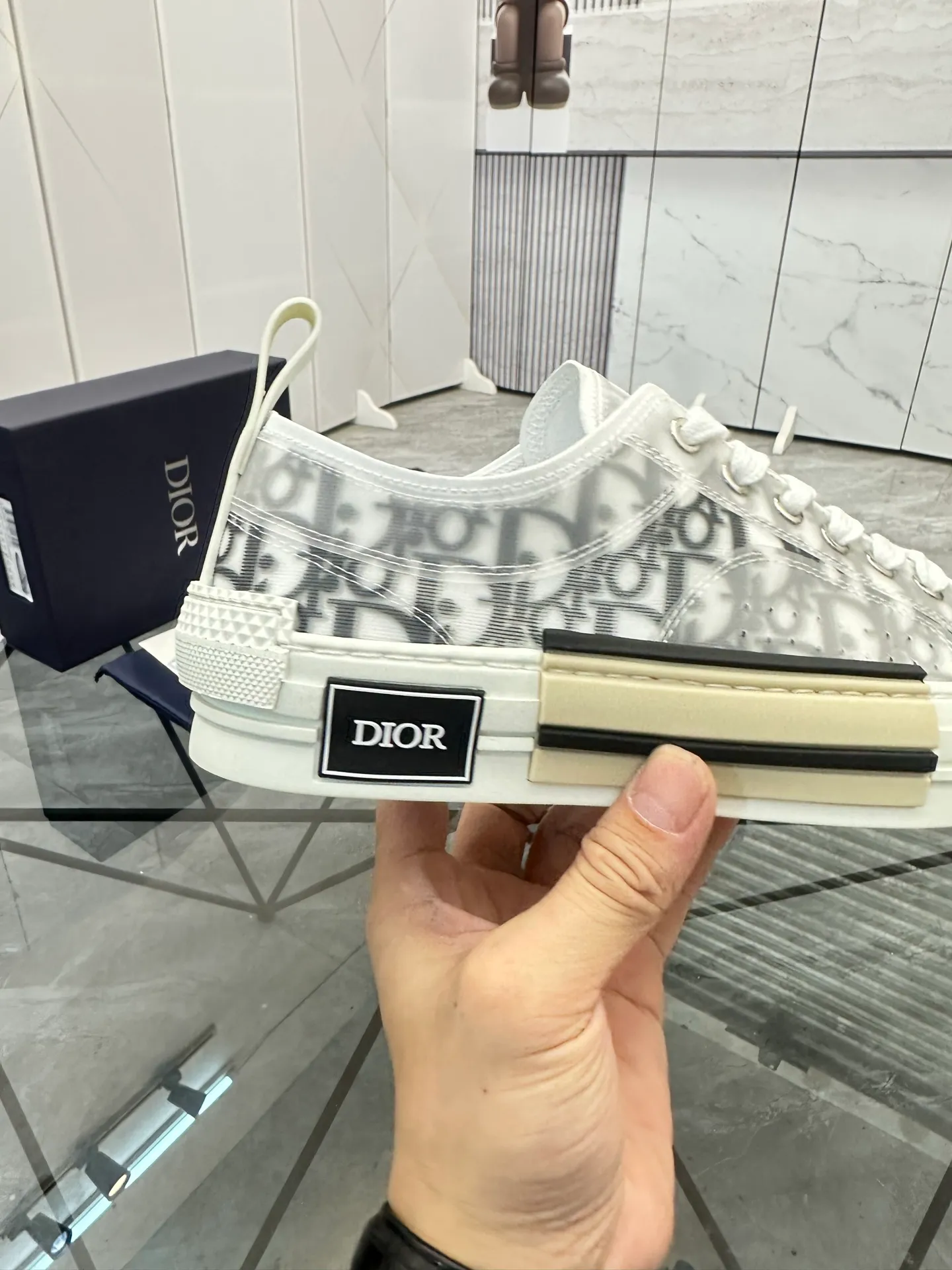 Selling men's shoes 💰: 💰P400¥ Product trademark: Dio* "Dior*" low-top casual shoes Regular size: 36-45 (can be customized to 46) Couple style B23 Product materials: Upper imported original fabric, breathable lining, original outsole. No.: 007